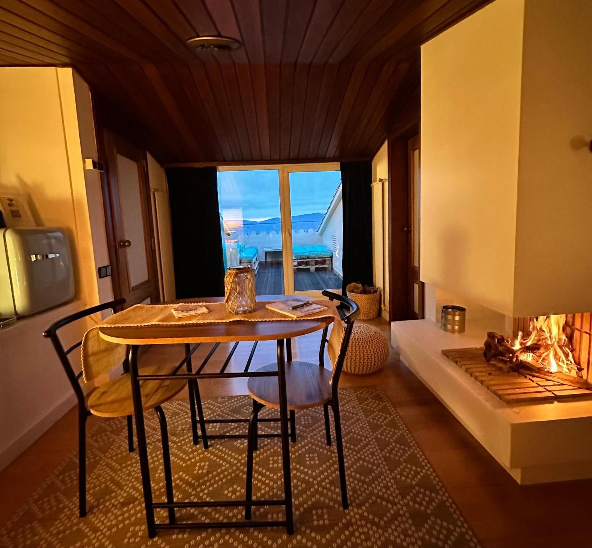 Solo Atico Guest Suites L' Escala エクステリア 写真
